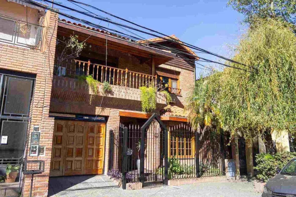 Venta CASA 5 ambientes Olivos pileta jardin 2