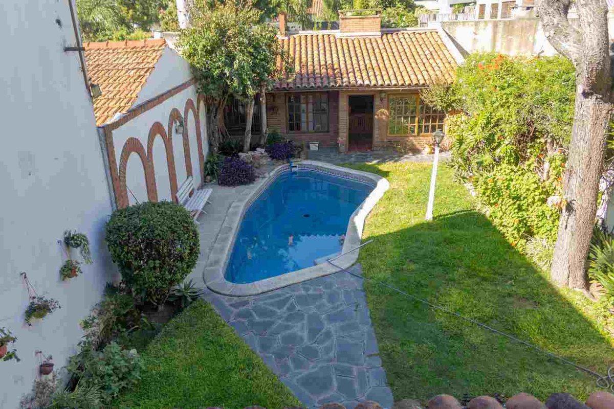 Venta CASA 5 ambientes Olivos pileta jardin