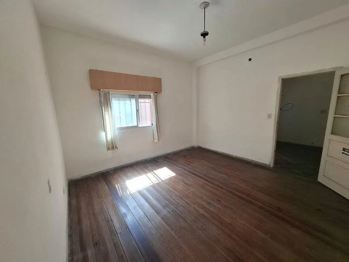 VENTA CASA CON LOCAL TERRAZA Y PATIO BANFIELD 4
