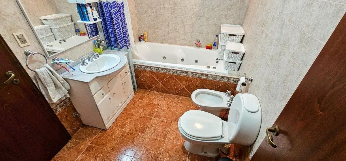 CASA VENTA 4 AMBIENTES BERNAL OESTE PILETA QUINCHO 2