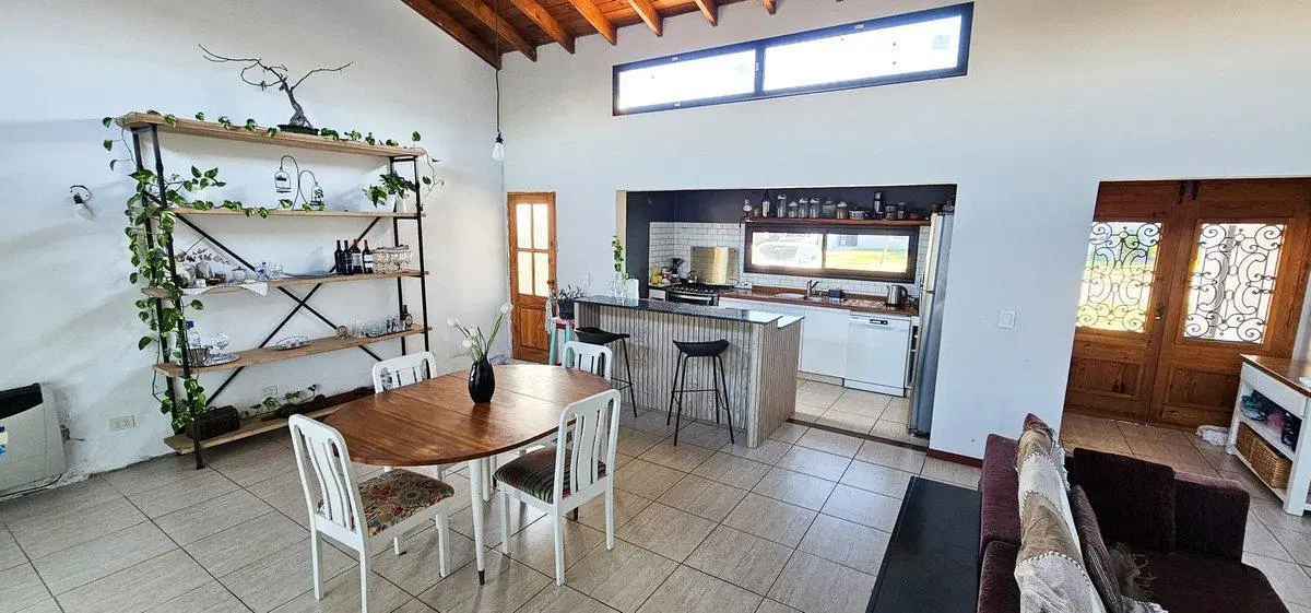 CASA EN VENTA SAN EDUARDO 4 AMBIENTES PILETA 2