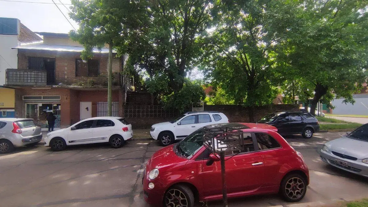 VENTA CASA Y LOCAL A RECICLAR  EN VILLA ADELINA 2