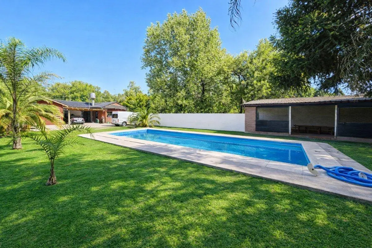 VENTA CASA 3 AMBIENTES LA REJA. PILETA Y QUINCHO 3