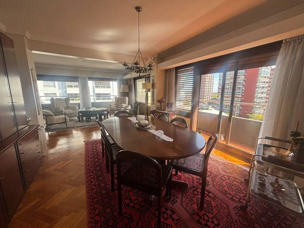 DEPARTAMENTO 5 AMBIENTES VENTA MARTÍNEZ COCHERA 2