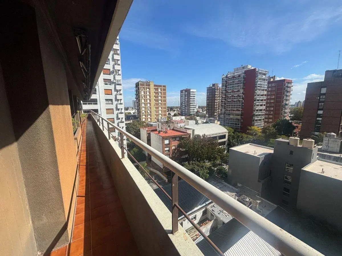 DEPARTAMENTO 5 AMBIENTES VENTA MARTÍNEZ COCHERA 3