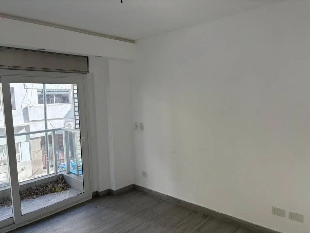 DEPARTAMENTO 3 AMBIENTES VENTA FLORES COCHERA 4