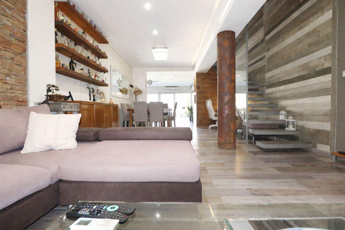 Venta Casa 6 ambientes Villa Luro c/pileta