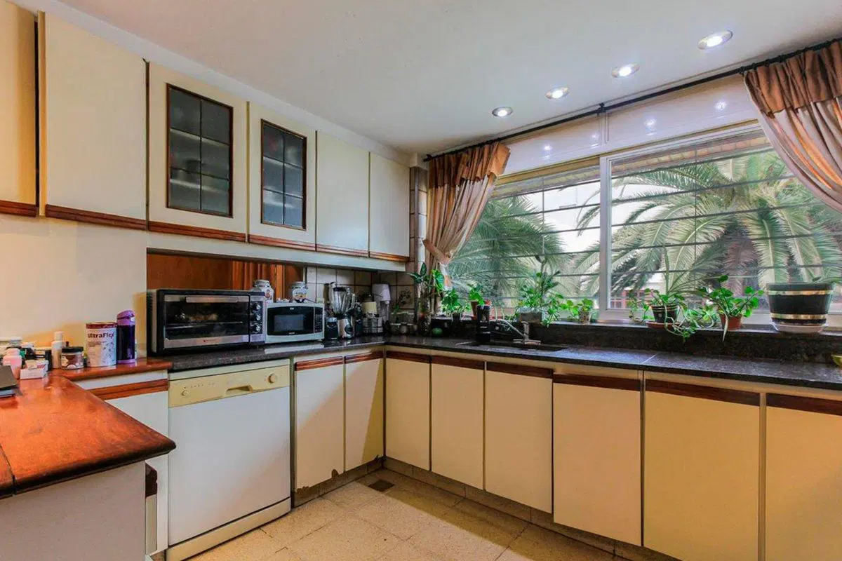 CASA 5 AMBIENTES VENTA FLORES QUINCHO PILETA 4