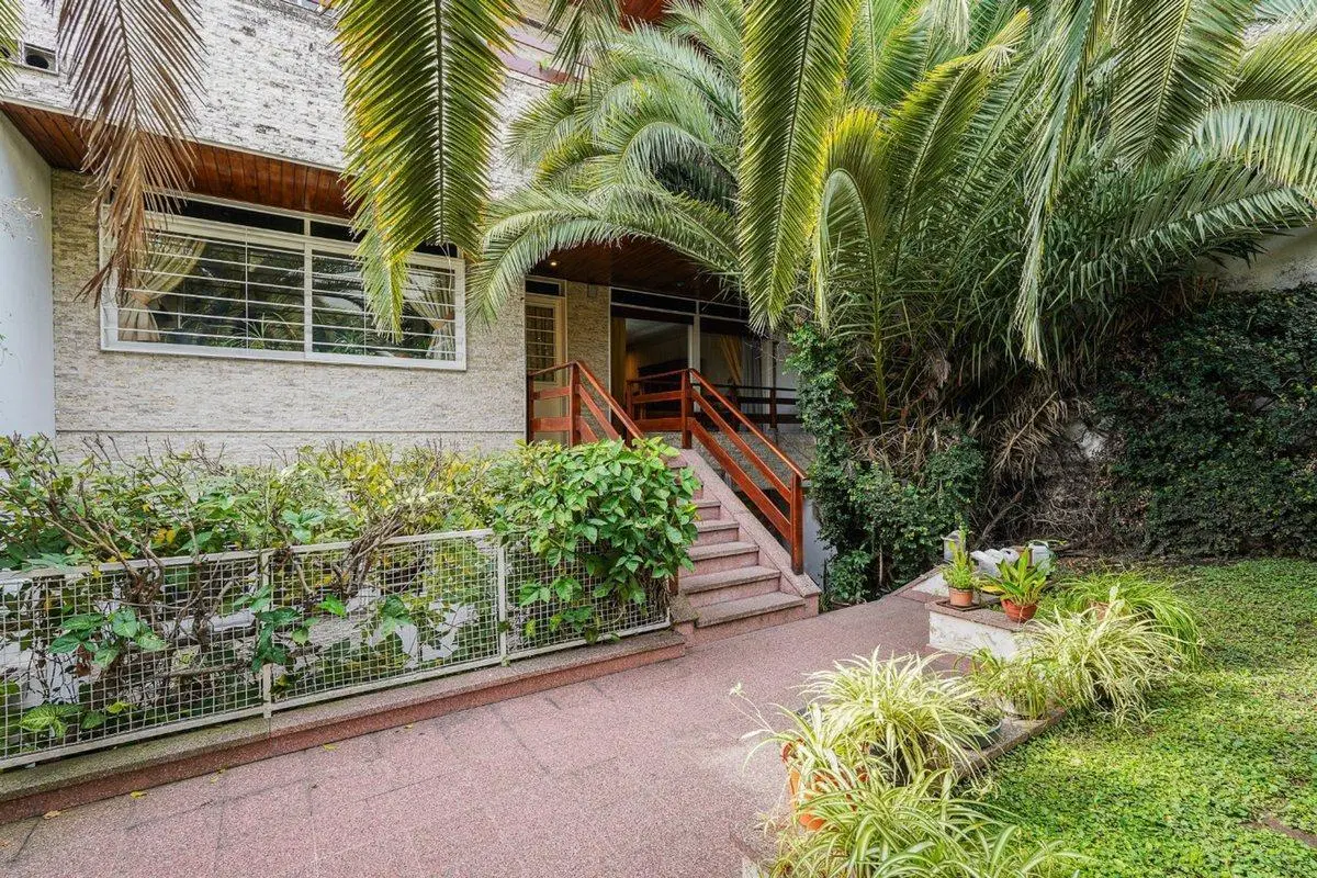 CASA 5 AMBIENTES VENTA FLORES QUINCHO PILETA 5
