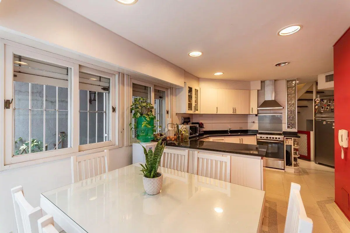 CASA 6 AMBIENTES VENTA BELGRANO R COCHERA 5