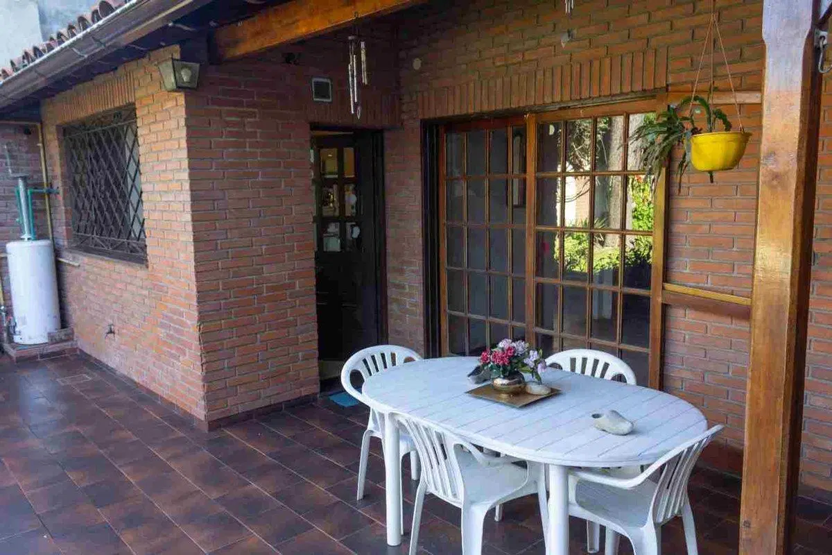 Venta CASA 5 ambientes Olivos pileta jardin 3