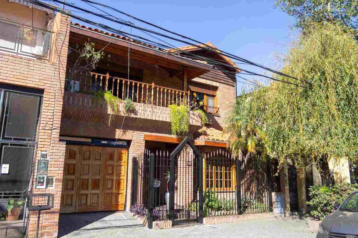 Venta CASA 5 ambientes Olivos pileta jardin