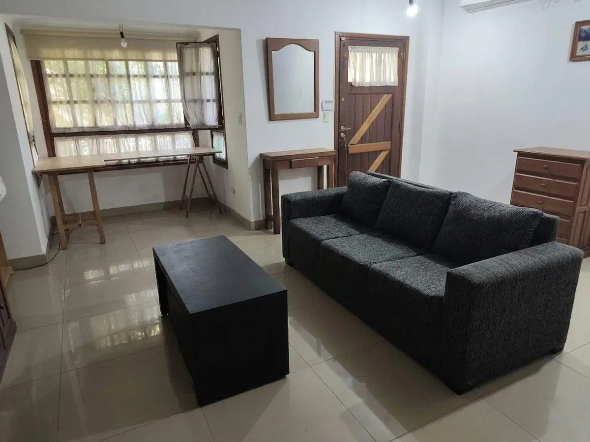 CASA TRIPLEX 5 AMBIENTES VENTA HURLINGHAM COCHERA 5