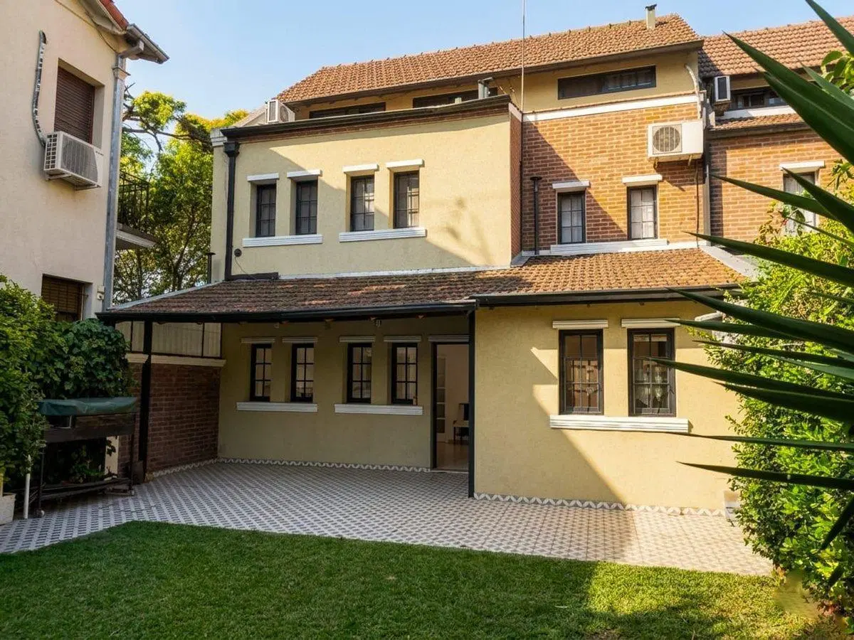 CASA TRIPLEX 5 AMBIENTES VENTA HURLINGHAM COCHERA 2