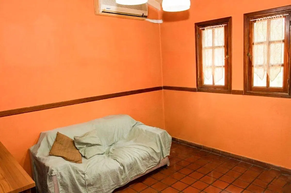 CASA TRIPLEX 5 AMBIENTES VENTA HURLINGHAM COCHERA 5