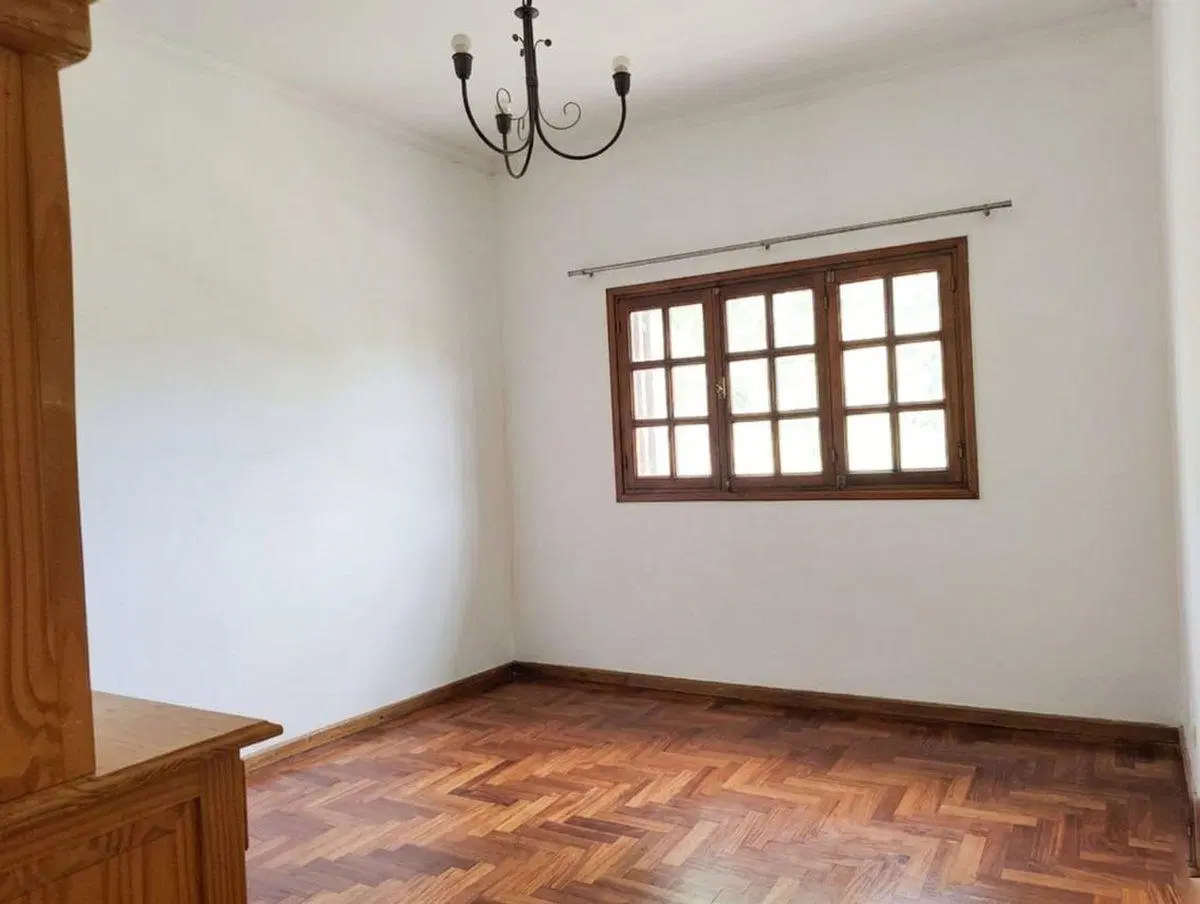 CASA TRIPLEX 5 AMBIENTES VENTA HURLINGHAM COCHERA 4