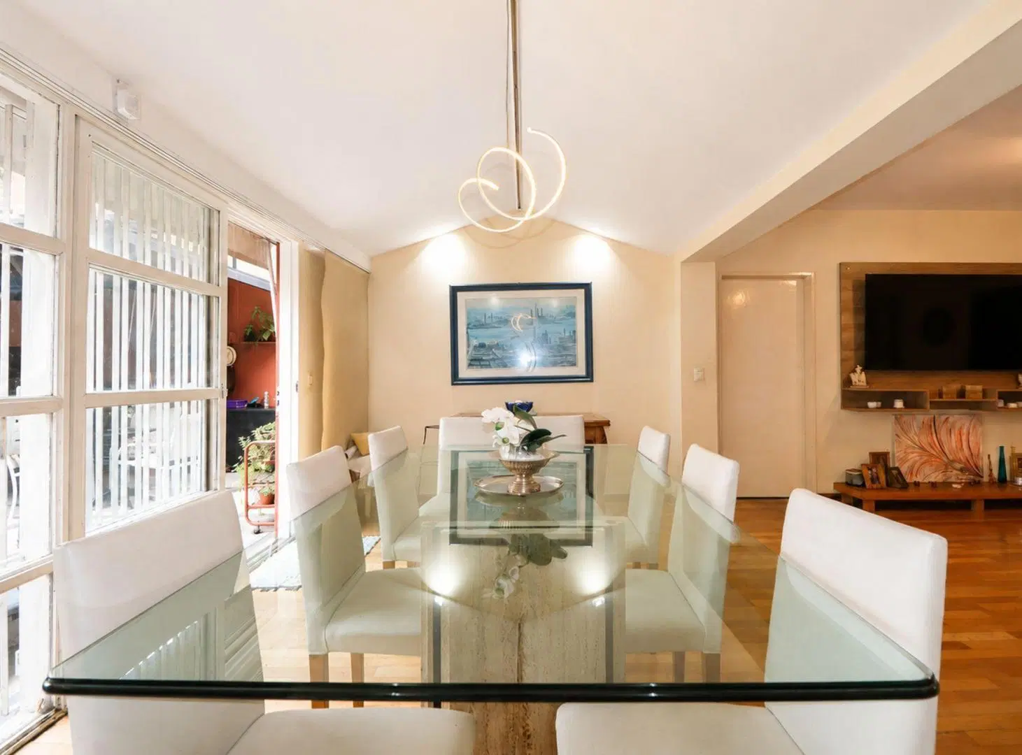 VENTA CASA 5 AMBIENTES  COGHLAN PILETA 3
