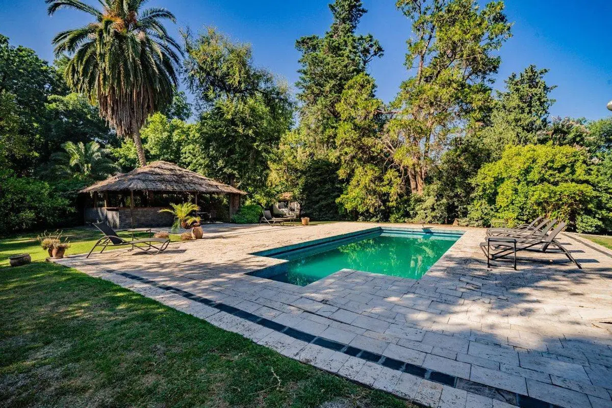 Casa 6 ambientes en venta en Escobar con pileta 5
