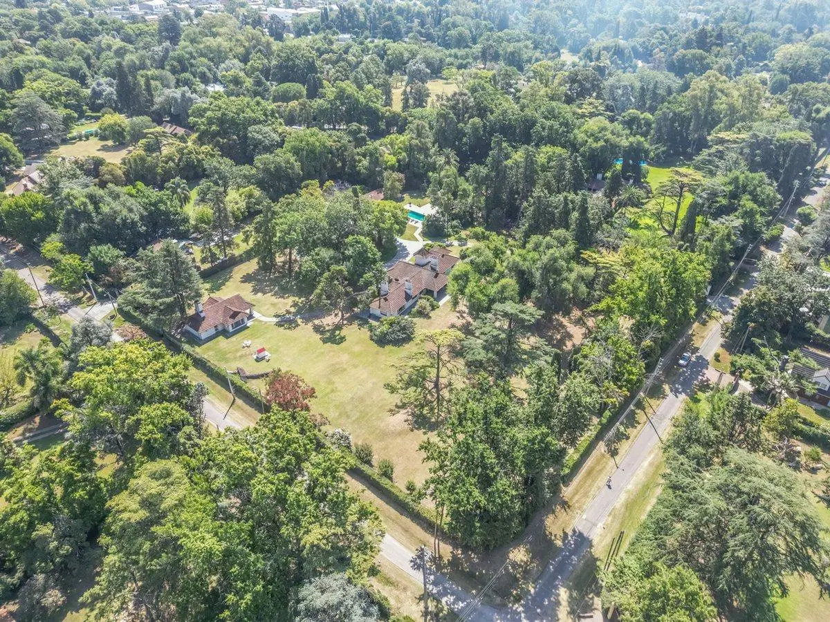 Casa 6 ambientes en venta en Escobar con pileta 4