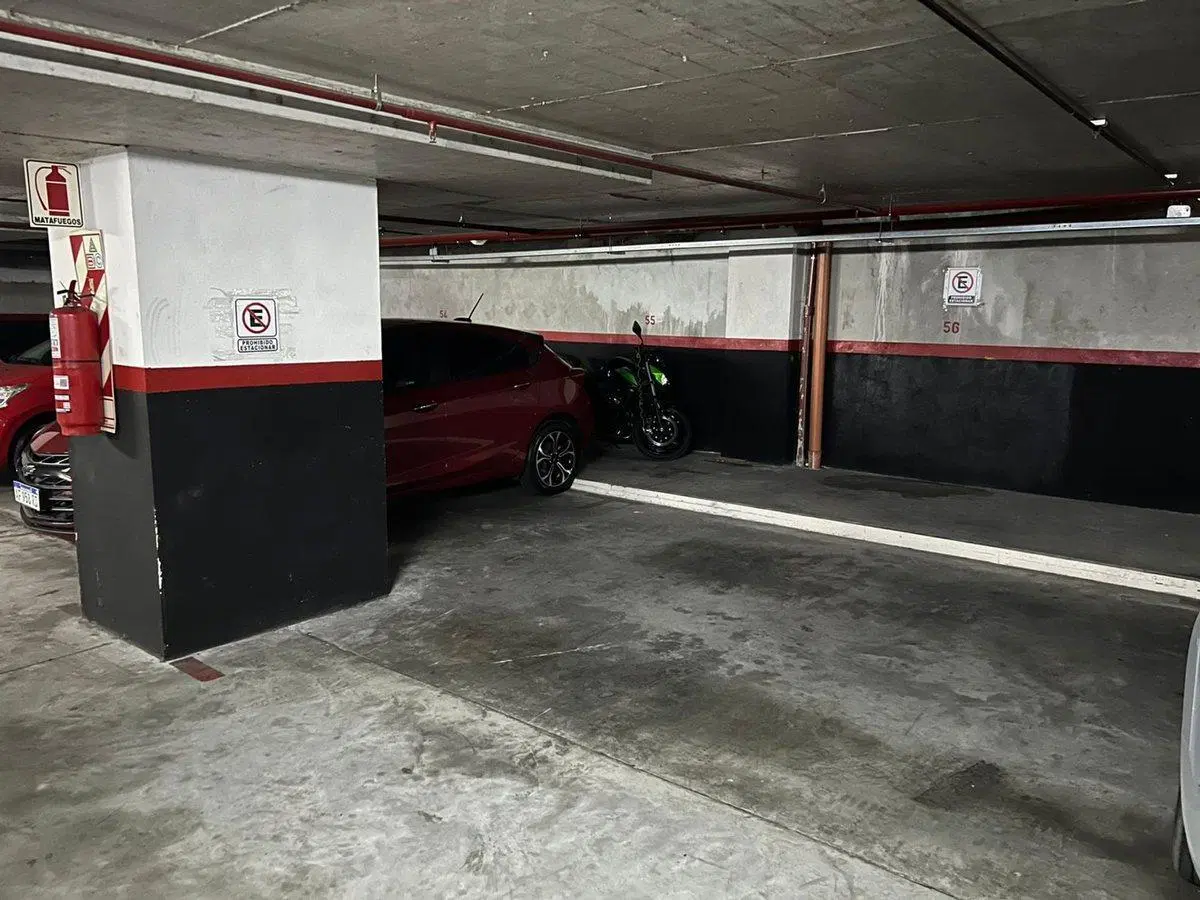 VENTA DE COCHERA CUBIERTA MONSERRAT 4