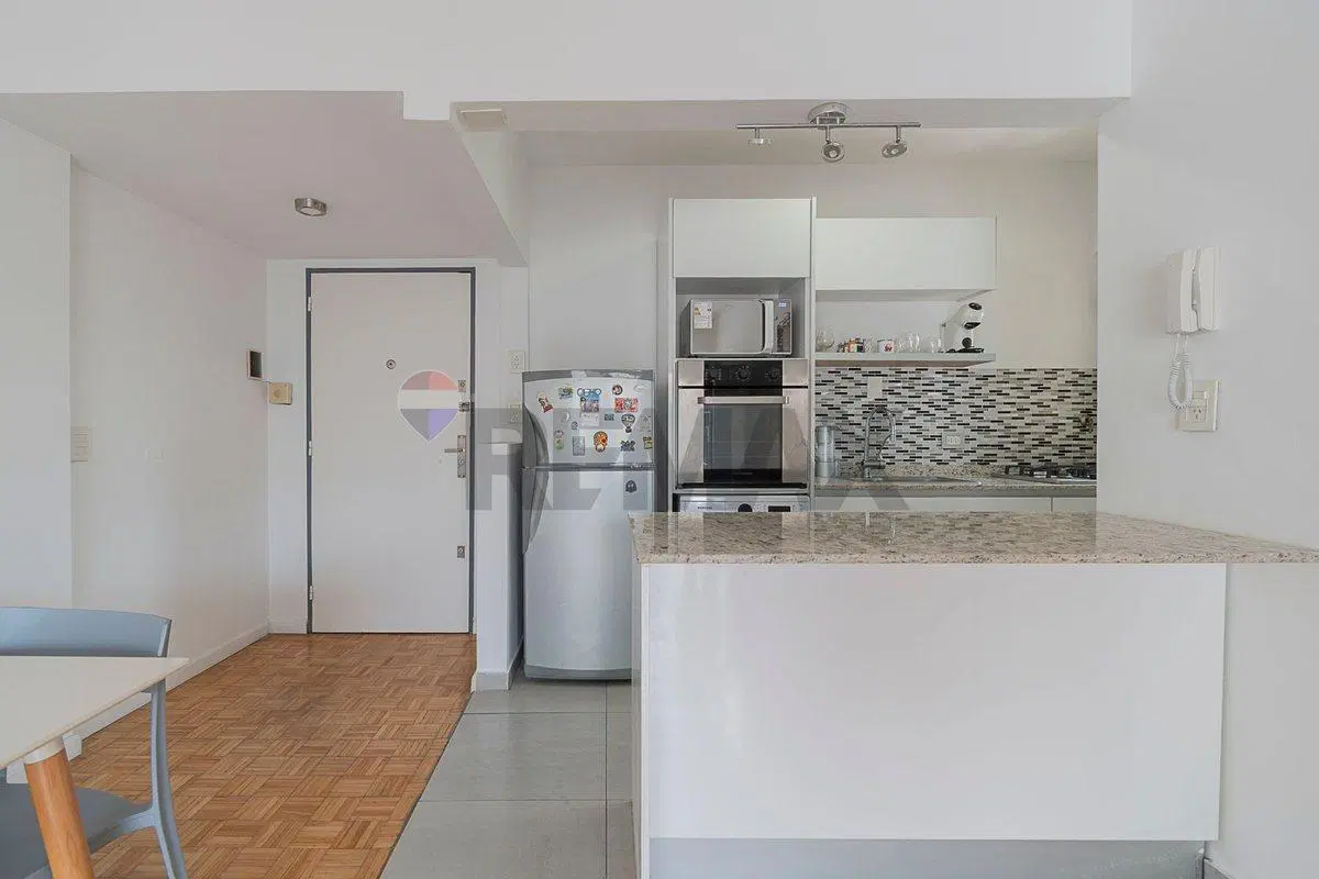 VENTA CENTRO- DEPARTAMENTO 3 AMBIENTES CON BALCON 2