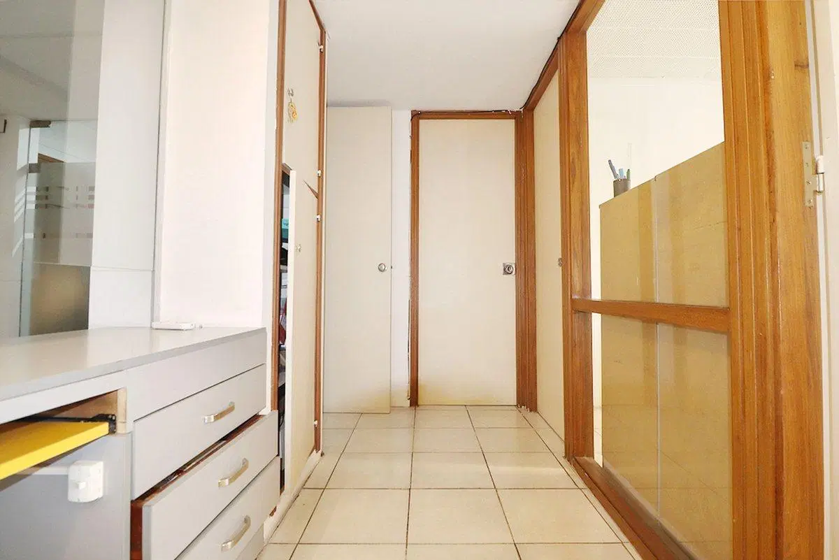 OFICINA EN VENTA  EN RETIRO VARIOS DESPACHOS 4