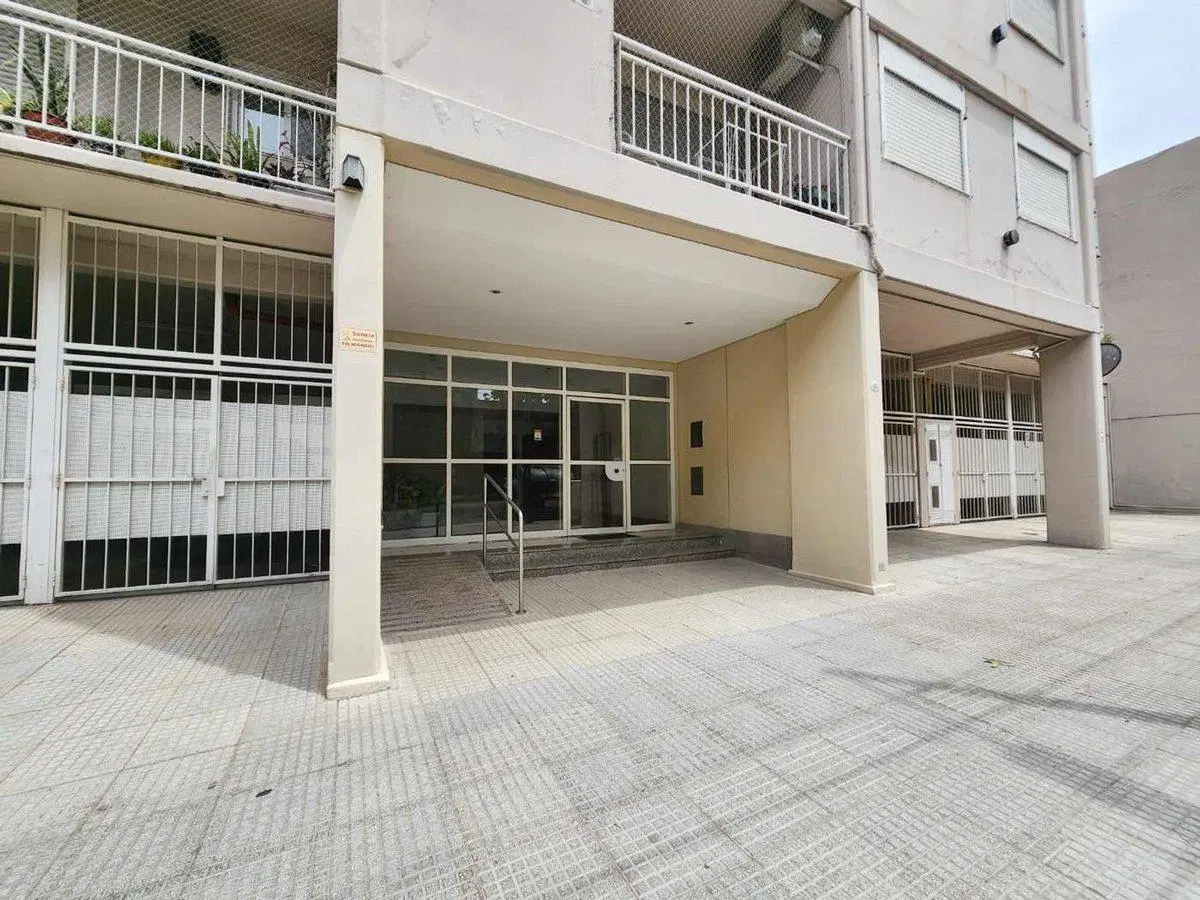 Departamento Venta 5 ambientes en Flores 2