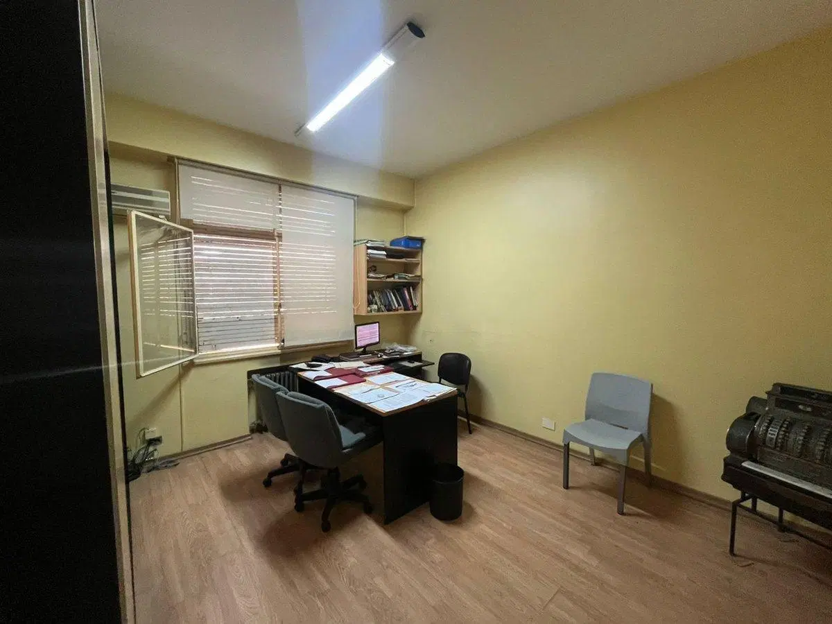 VENTA OFICINA DE 3 AMBIENTES MONSERRAT 4
