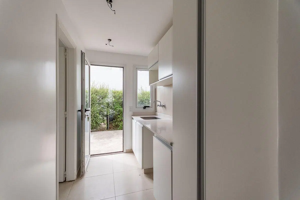 CASA 5 AMBIENTES VENTA EL CANTON NORTE LAGUNA 5