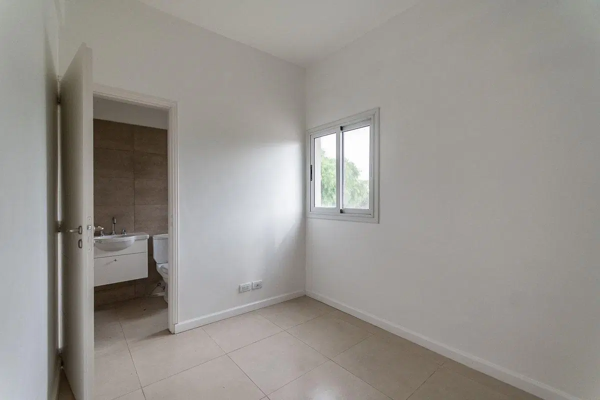 CASA 5 AMBIENTES VENTA EL CANTON NORTE LAGUNA 3