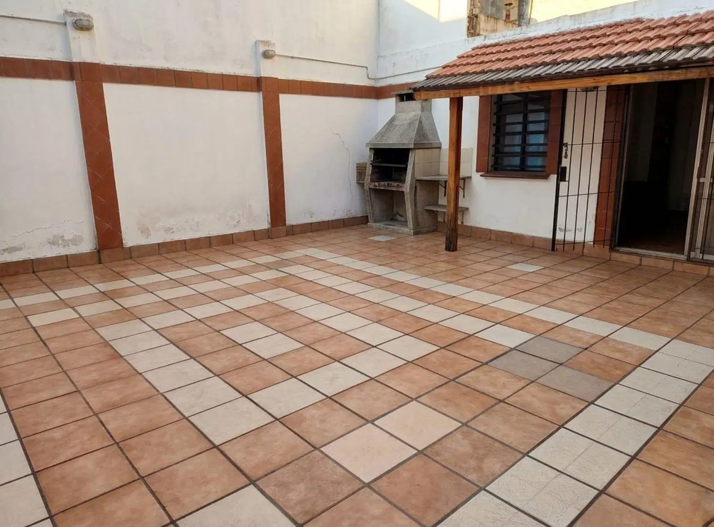 CASA 4 AMBIENTES VENTA MATADEROS GARAGE PATIO 5
