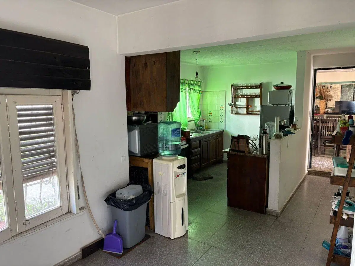 CASA 5 AMBIENTES VENTA CASTELAR COCHERA JARDIN 2