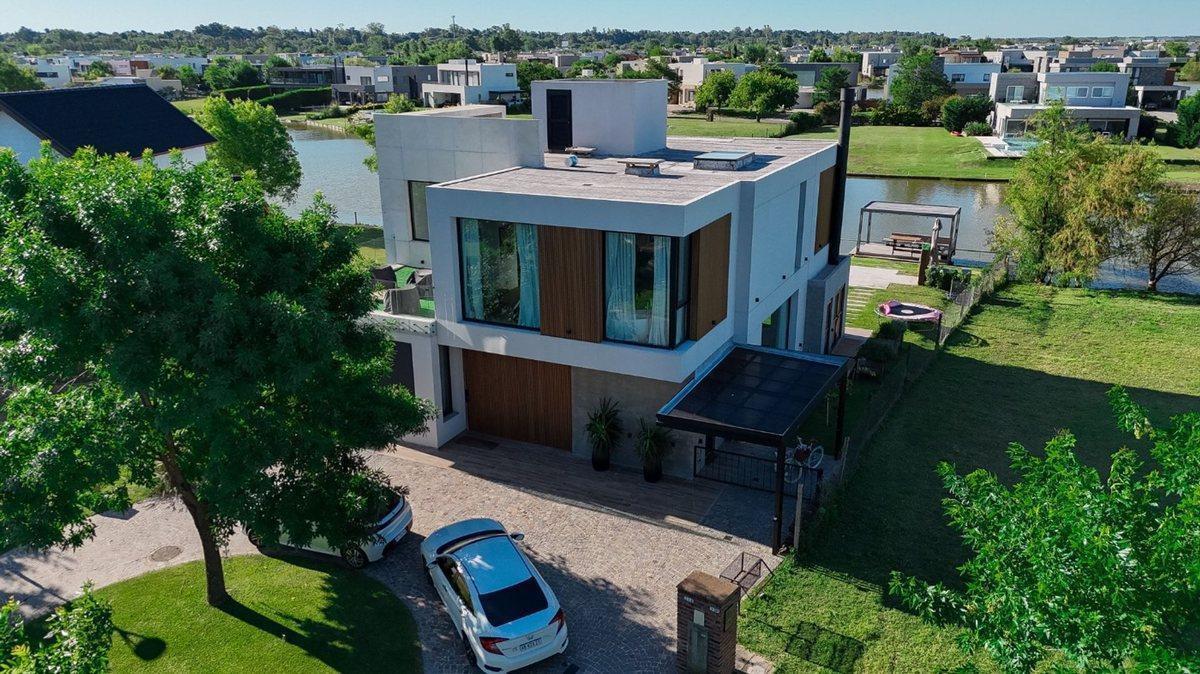 VENTA CASA 5 AMBIENTES EL CANTON BARRIO GOLF