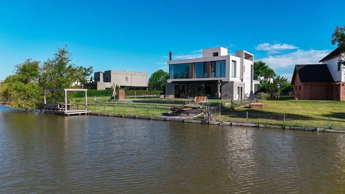 VENTA CASA 5 AMBIENTES EL CANTON BARRIO GOLF 4