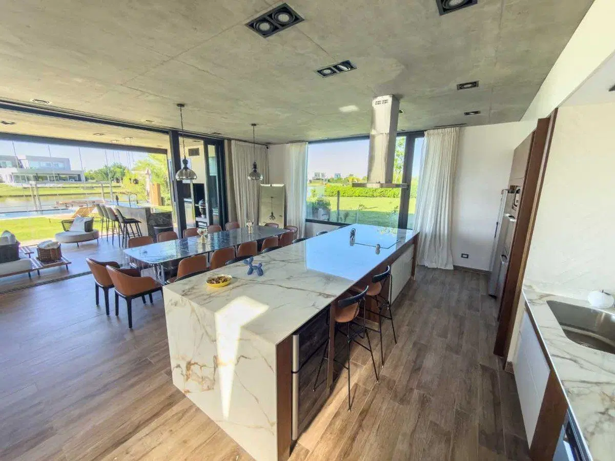 VENTA CASA 5 AMBIENTES EL CANTON BARRIO GOLF 2