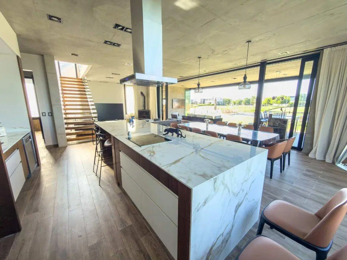 VENTA CASA 5 AMBIENTES EL CANTON BARRIO GOLF 3