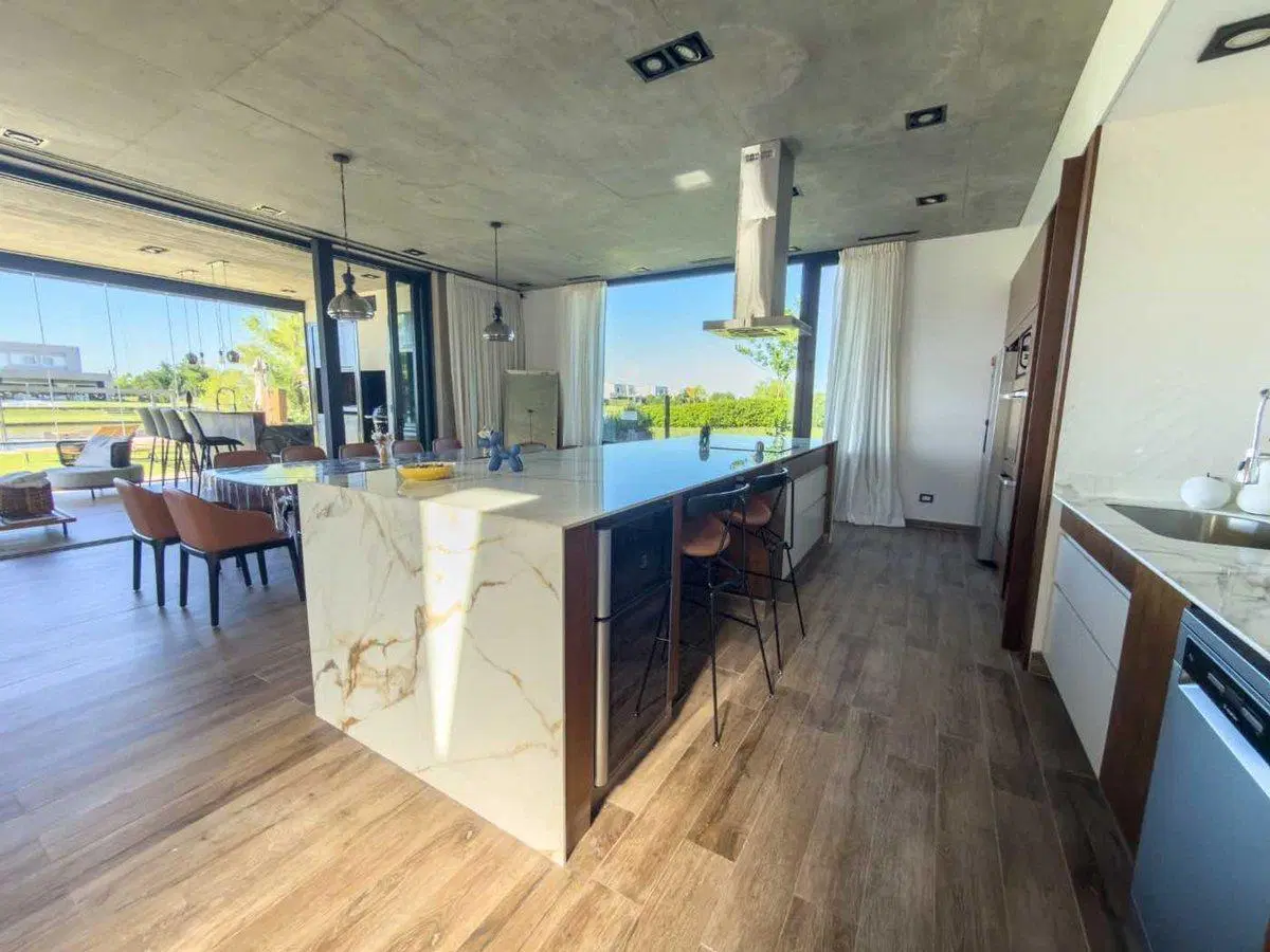 VENTA CASA 5 AMBIENTES EL CANTON BARRIO GOLF 5
