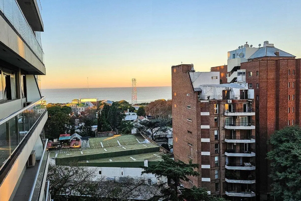 DEPARTAMENTO 3 AMBIENTES VENTA LA LUCILA COCHERA 3