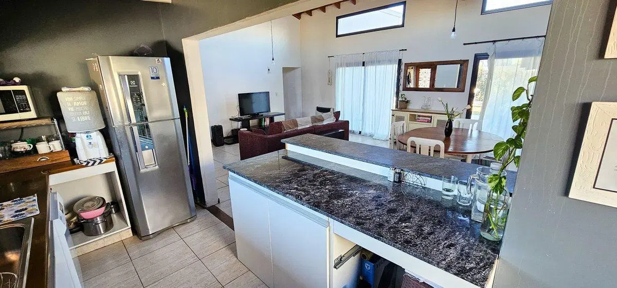 CASA EN VENTA SAN EDUARDO 4 AMBIENTES PILETA 3