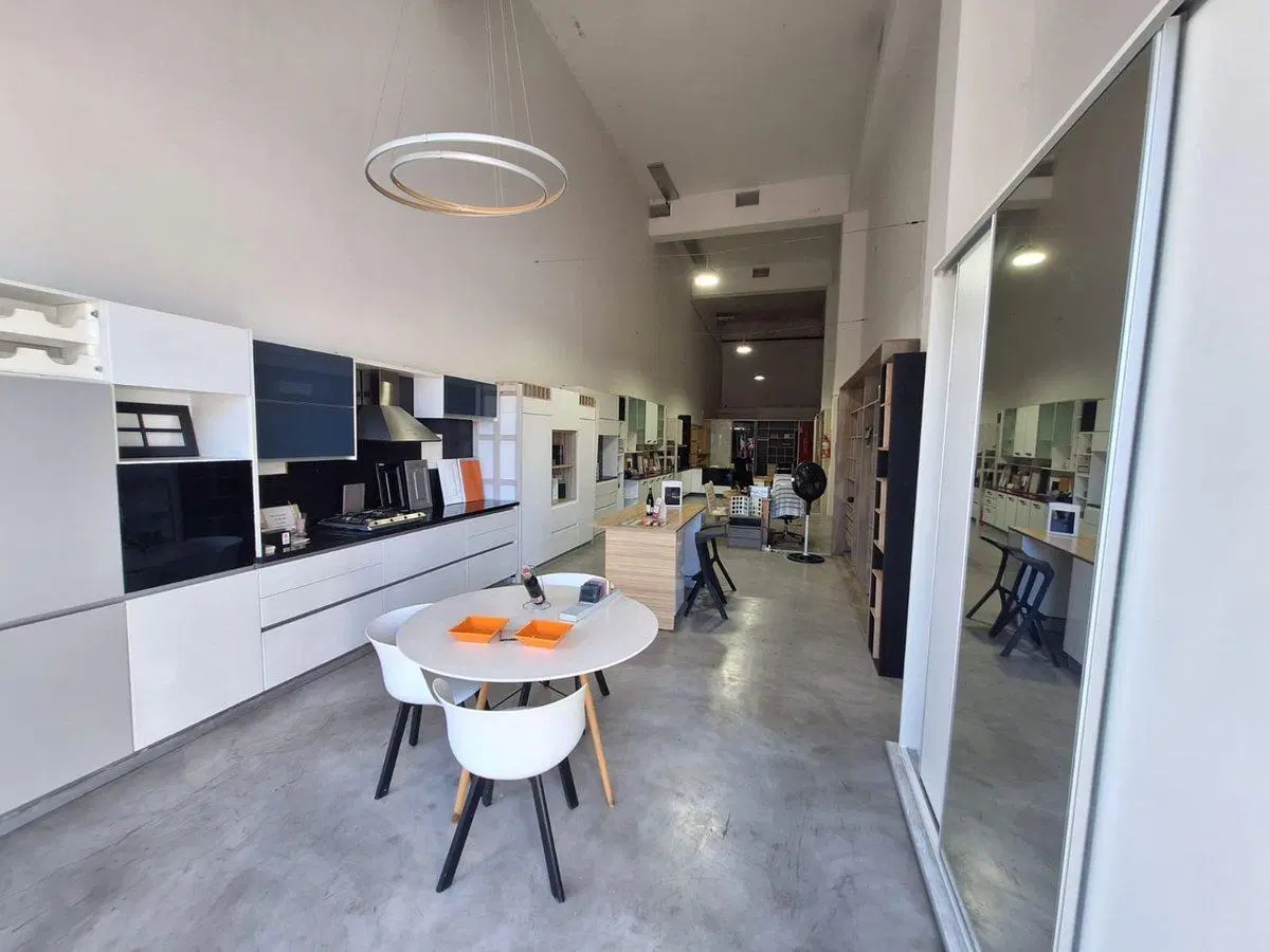 LOCAL EN VENTA NUÑEZ DOBLE ALTURA 4