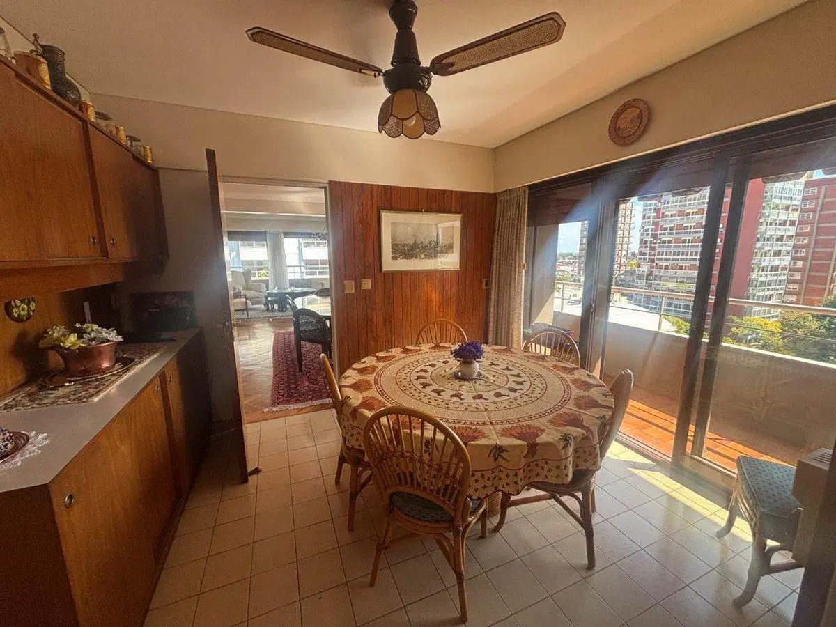 DEPARTAMENTO 5 AMBIENTES VENTA MARTÍNEZ COCHERA 4