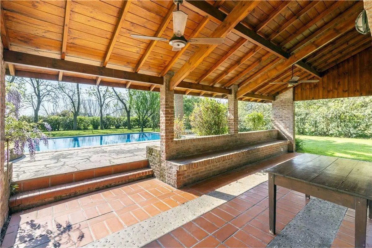 Casa 6 ambientes venta Pilar con pileta 5