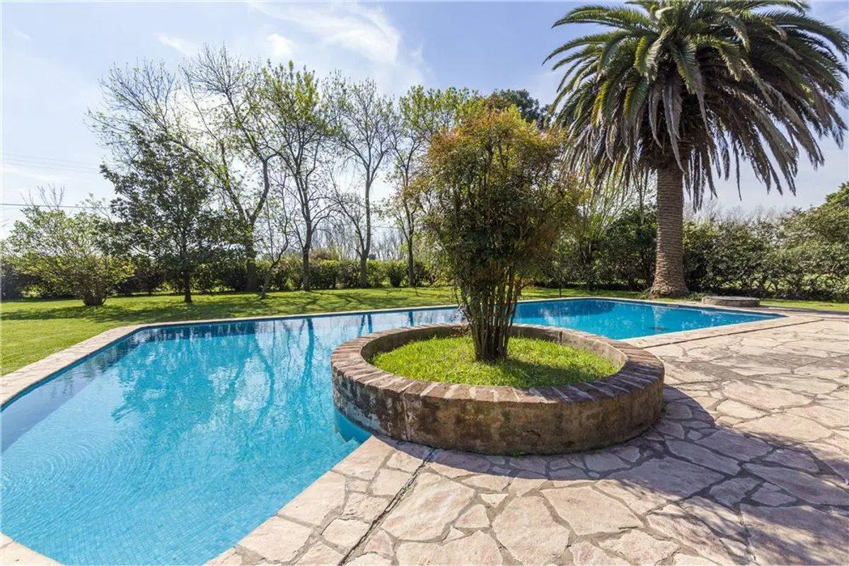 Casa 6 ambientes venta Pilar con pileta 2