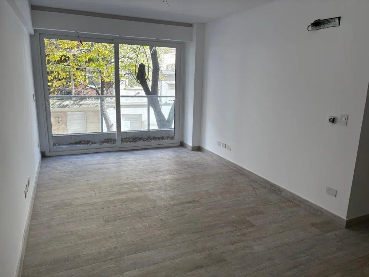 DEPARTAMENTO 3 AMBIENTES VENTA FLORES COCHERA 4
