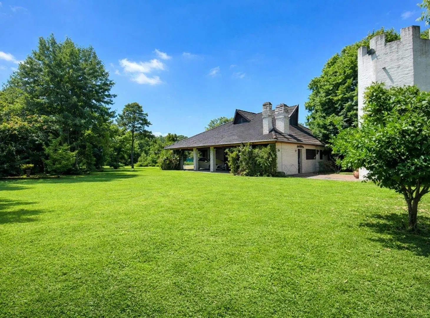 VENTA CASA 5 AMBIENTES PONTEVEDRA. PARQUE COCHERA 5