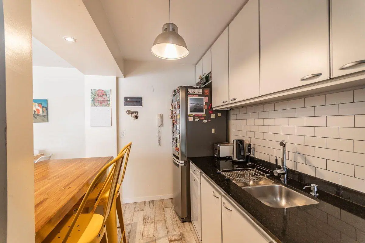 DEPARTAMENTO 4 AMBIENTES VENTA FLORIDA COCHERA 8