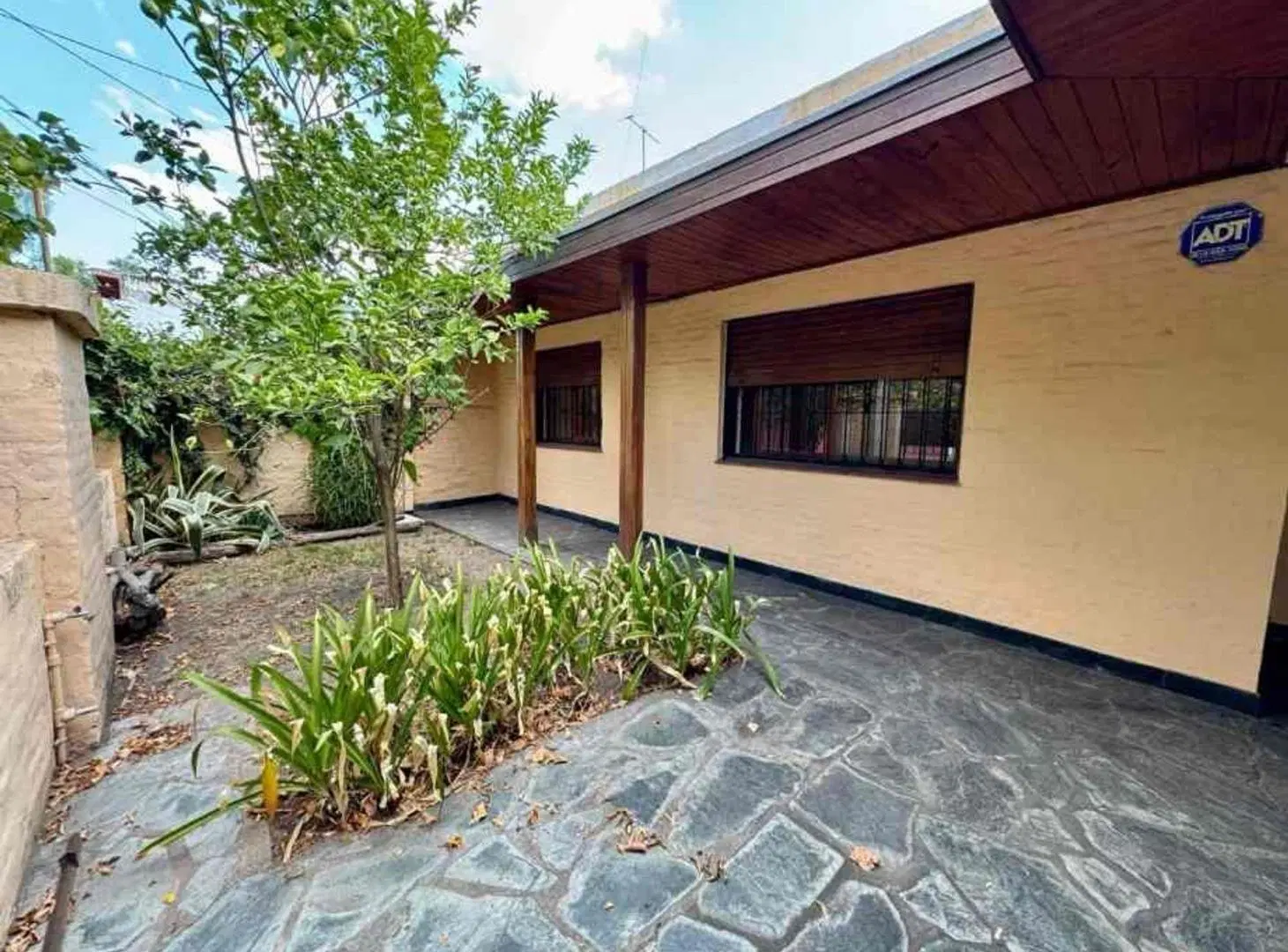 CASA VENTA MERLO NORTE 4 AMBIENTES PILETA QUINCHO 5