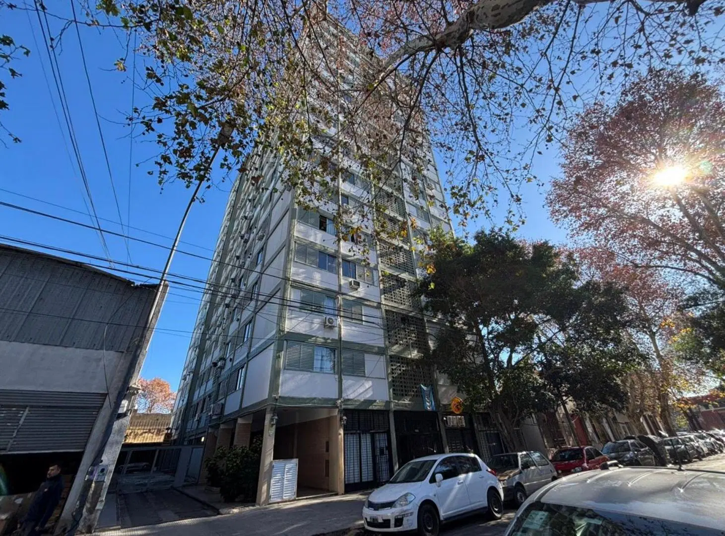 VENTA DEPARTAMENTO 4 AMBIENTES C/ COCHERA PATERNAL 5