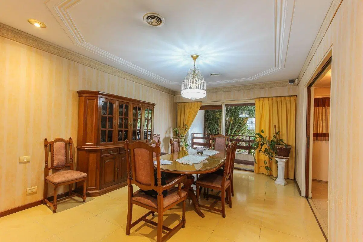 CASA 5 AMBIENTES VENTA FLORES QUINCHO PILETA 2