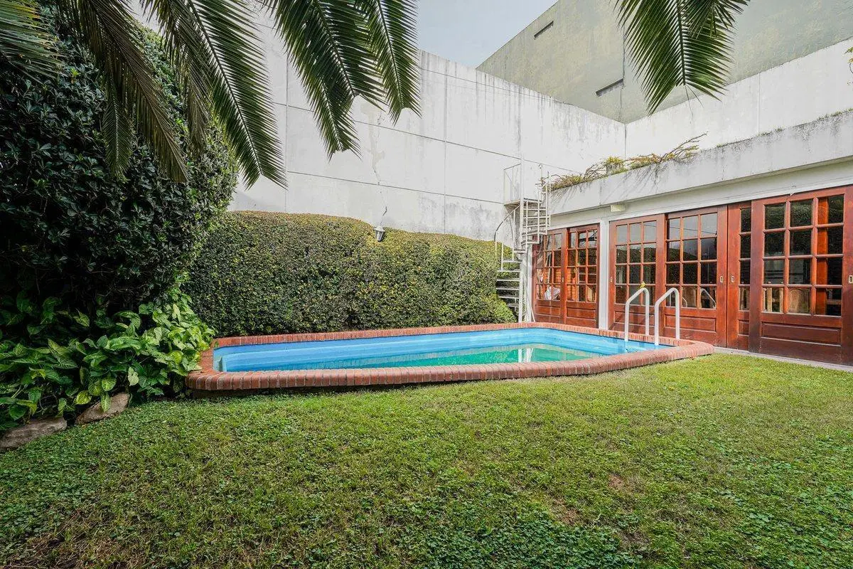 CASA 5 AMBIENTES VENTA FLORES QUINCHO PILETA 5